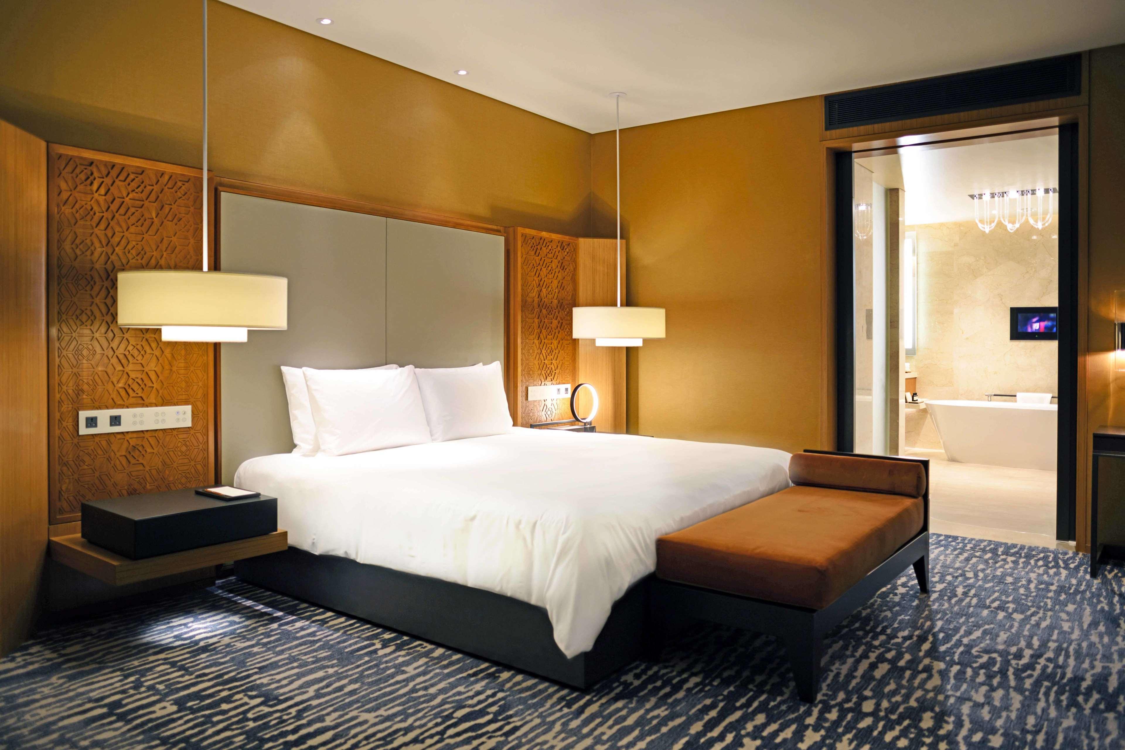 Park Hyatt Doha Hotell Eksteriør bilde A bedroom at the hotel