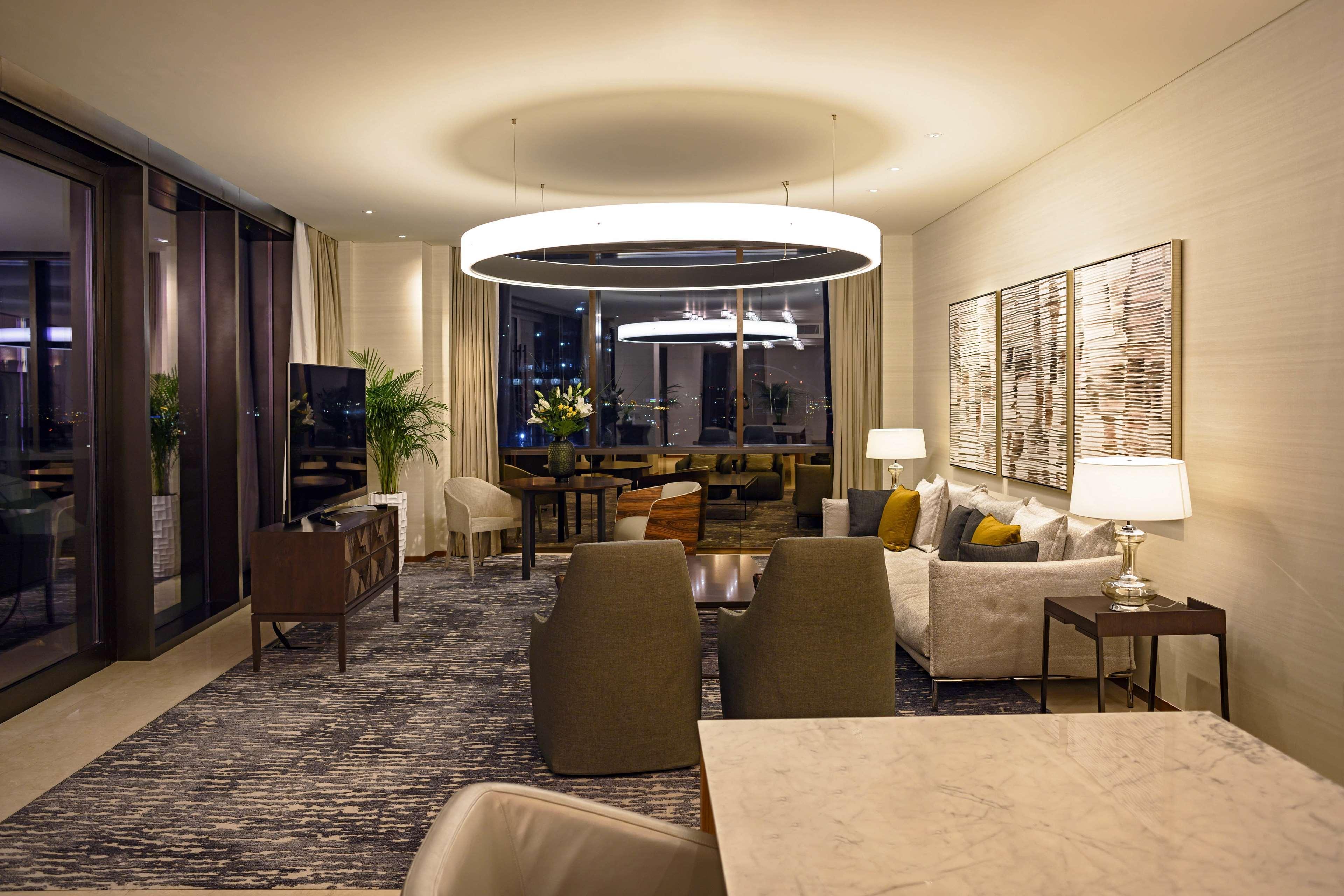 Park Hyatt Doha Hotell Eksteriør bilde A living room at The Ritz-Carlton, Chicago