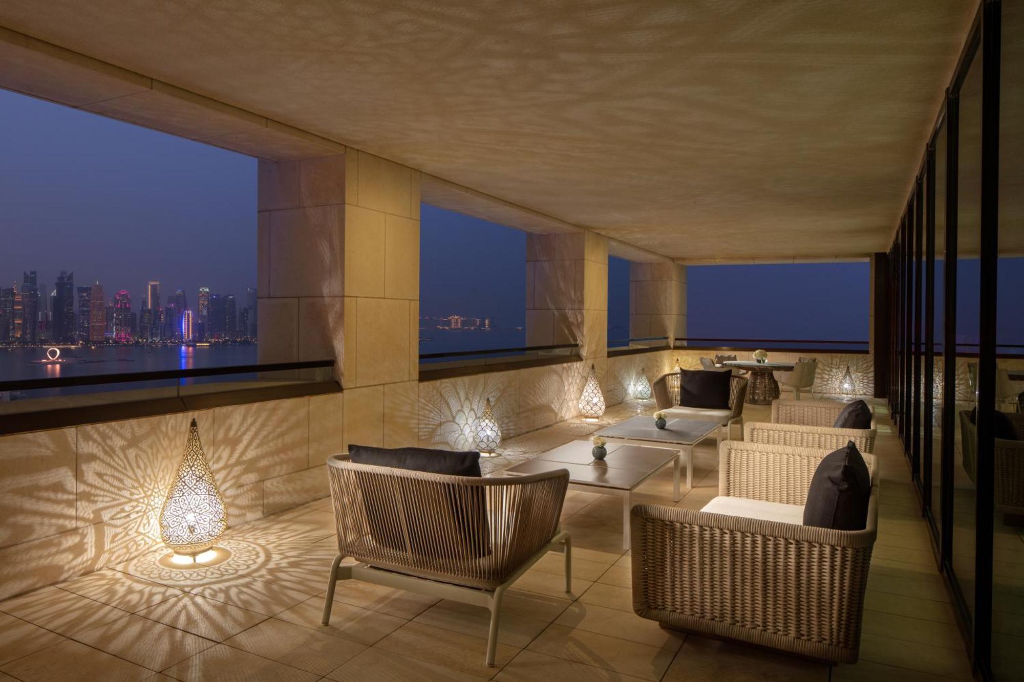 Park Hyatt Doha Hotell Eksteriør bilde The view from the balcony of a suite at the Mandarin Oriental, Shanghai